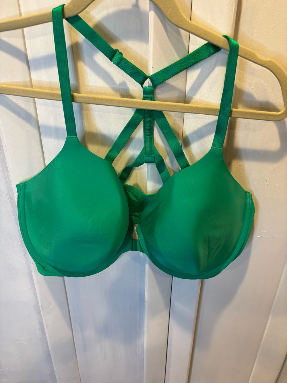 Victoria's Secret Emerald Green T-Shirt Bra with Strappy Back